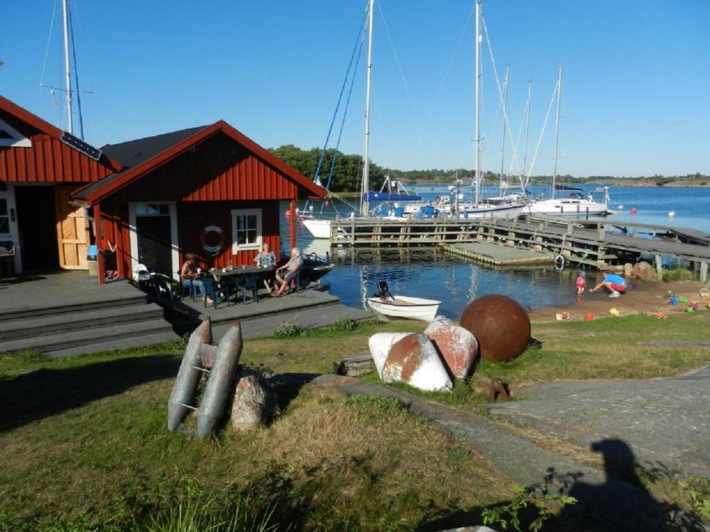 Båtuflykt till Rödhamn utanför Mariehamn